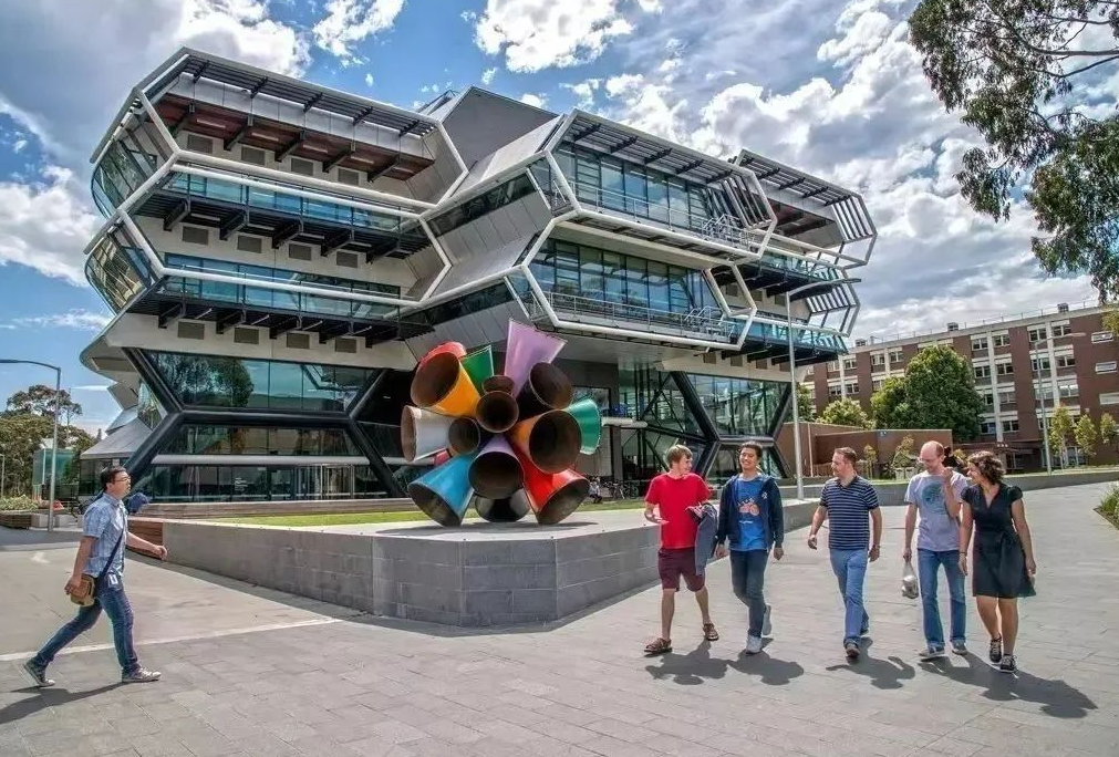 蒙纳士大学学费一年需要花多少钱？