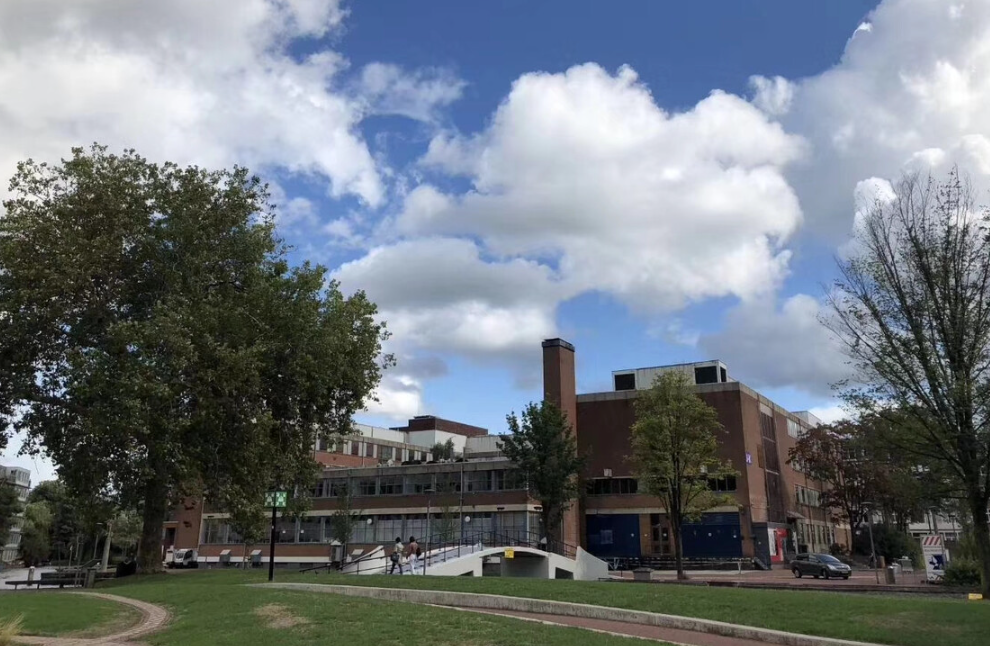 阿姆斯特丹大学学费一年需要多少钱？